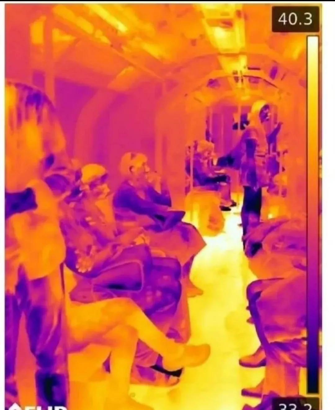是英国人抗热并且文明？伦敦地铁车厢内40多度了，地铁公司很坦诚，告知公众：耐心