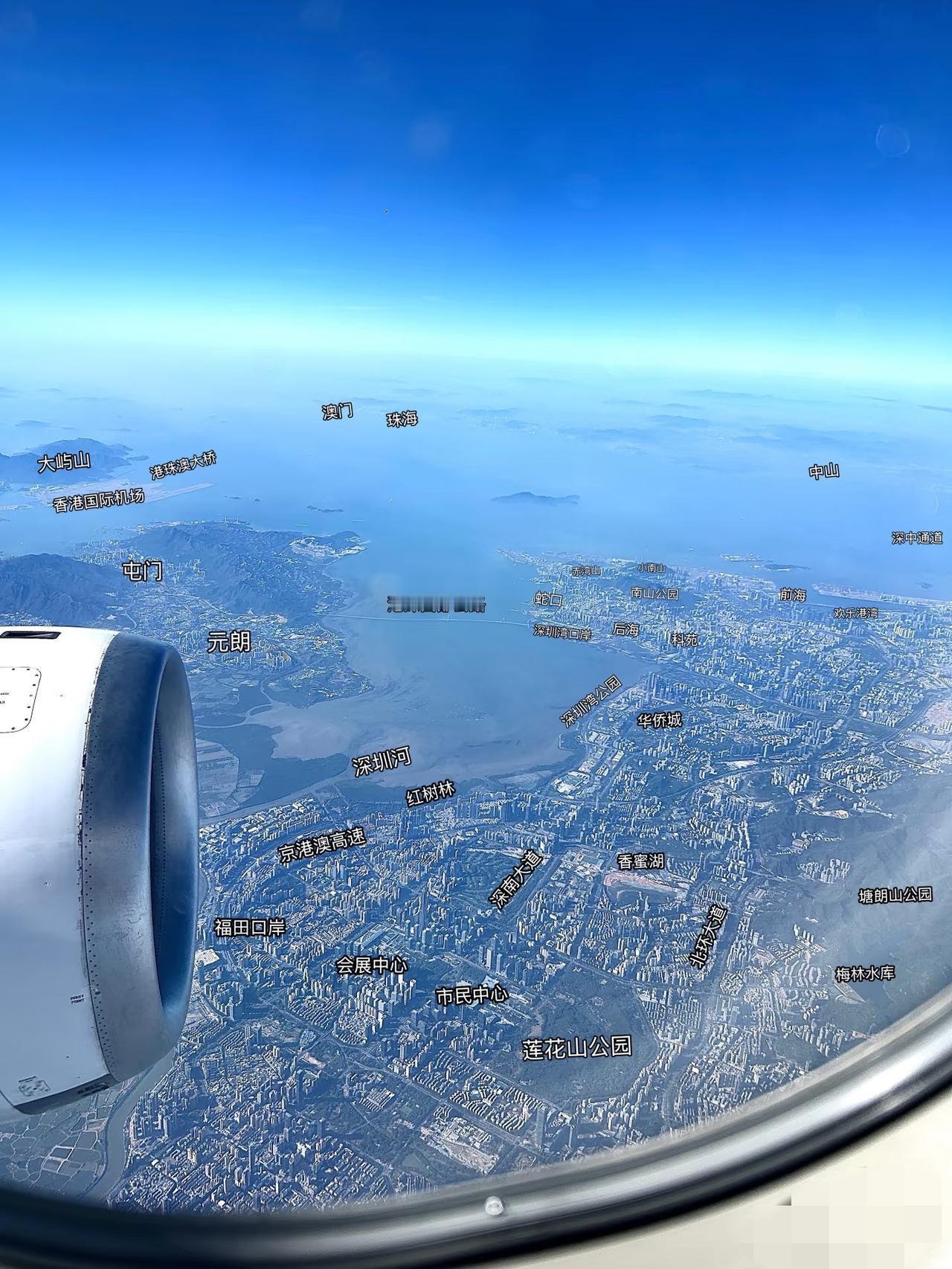 飞往海南的航线途径大湾区上空几分钟之内游览了广州、深圳、香港、澳门、珠海