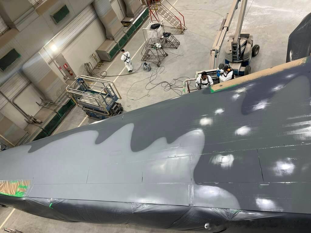 烽火问鼎计划捷克空军首架采用全新迷彩涂装的C-390，即将降落在布拉格-克贝利