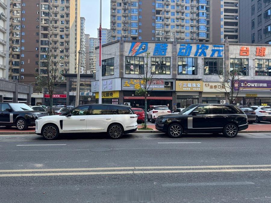 蔚来ES8和路虎揽胜从侧面看谁的气场更强一些？[吃瓜]​​​