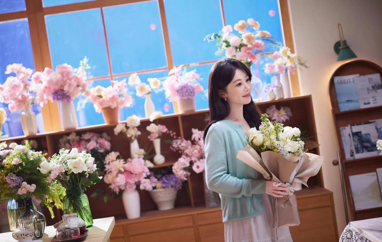 真有点看不懂，杨紫好好的顶流不当，跑去代言这种花园游戏，她到底图个啥？论国民度