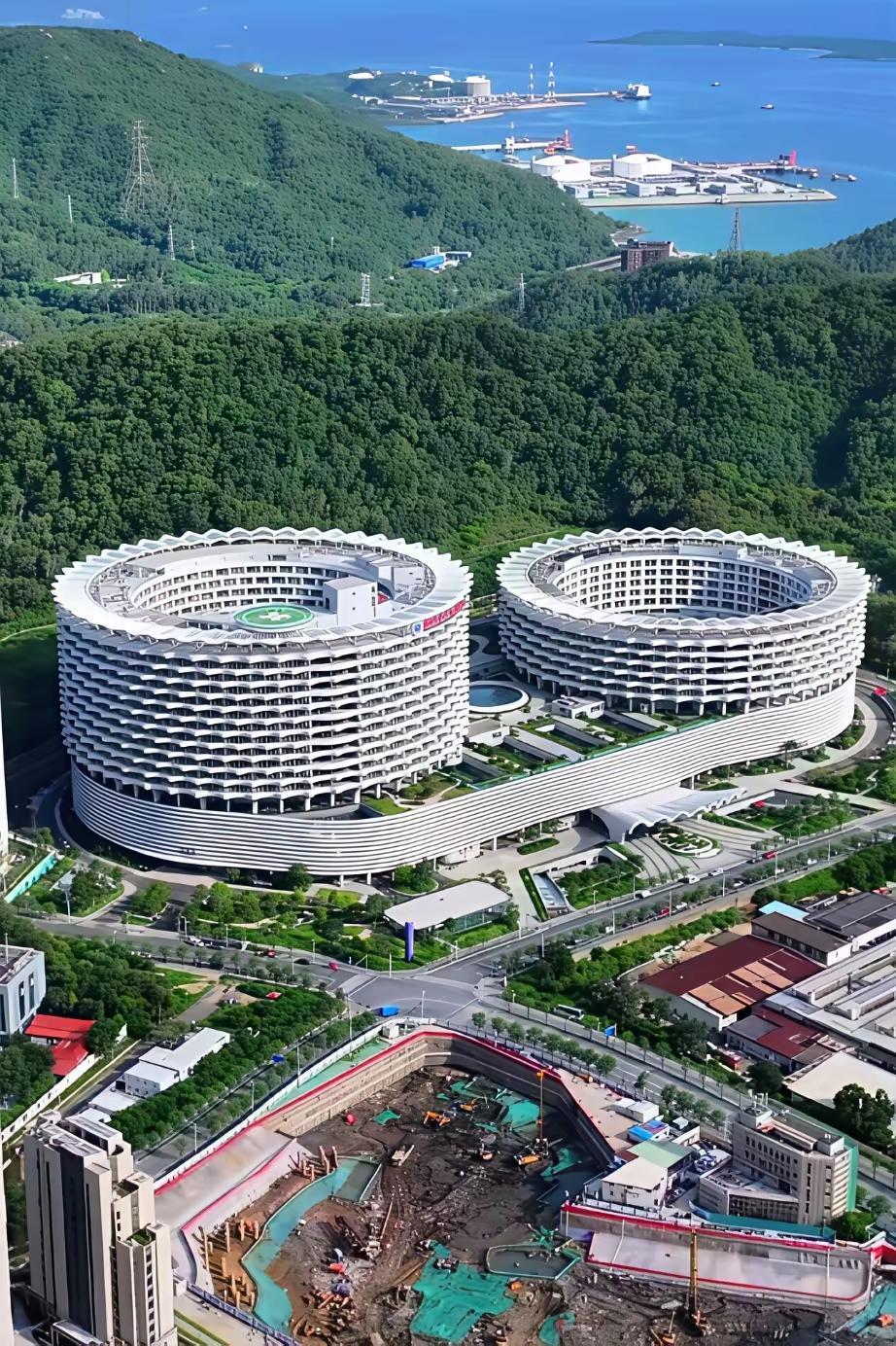 有个问题想不明白，深圳那么有钱，医院建得那么漂亮，医疗设备也是顶级的，为什么医疗