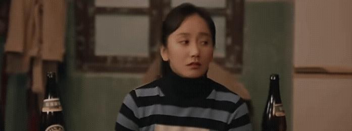 她刚签下三千万的合同，三天后项目工地就长满了荒草。黄耀东的办公室已经人去楼空，