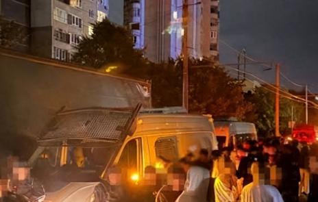 乌克兰西部利沃夫街头，昨天那些动手殴打征兵办（TCC）人员、掀翻TCC车辆的成年