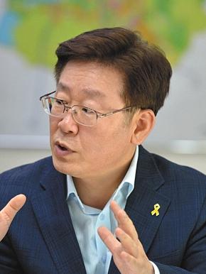 韩国政坛直接炸穿，那个让历任总统提心吊胆78年的“总统杀手”检察厅，被李在明一刀