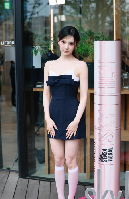 宁艺卓出席活动好美啊​​​！粉色果然适合少女演绎