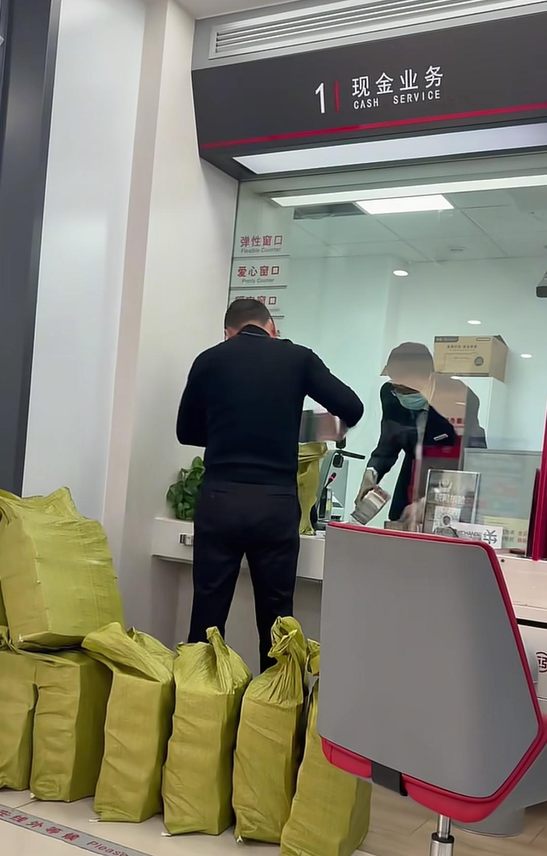 最价值的搬运工今天老板发年终奖，说要发红票票，叫我一起去，我想都没有想就上车了