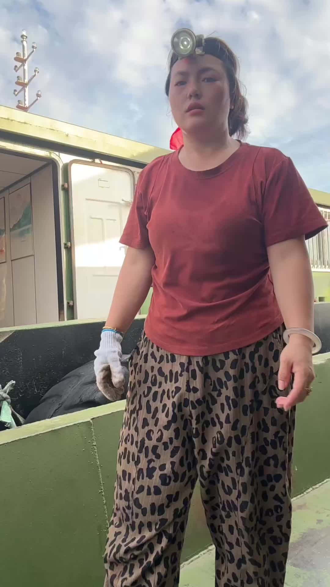 特马的如果在给老子一次机会绝不找胖子当老公，每次都让我钻人孔，他也知道...