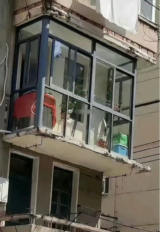 这阳台有承重能力吗…​​​