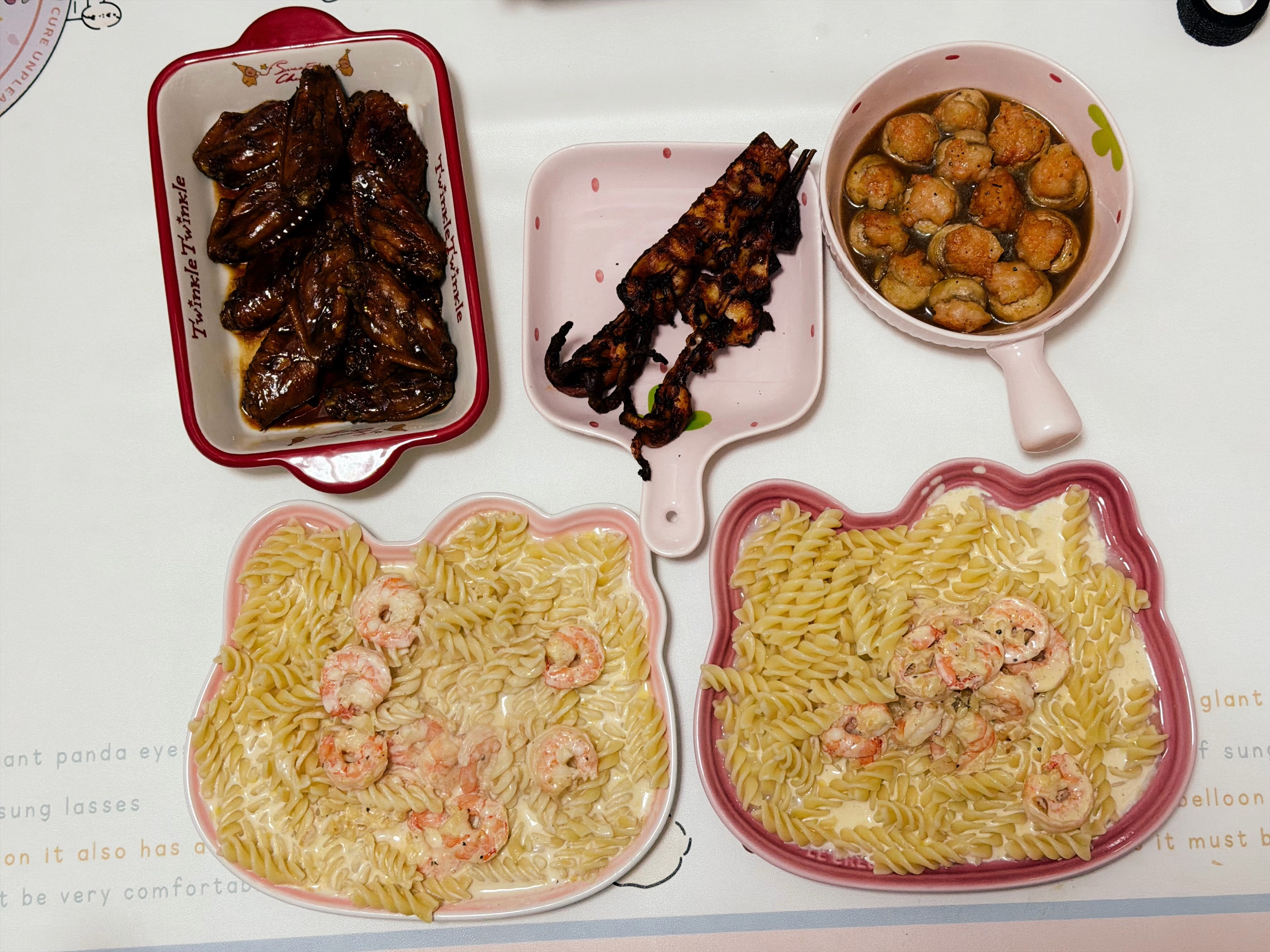 女朋友天天给做好吃的，我略微长胖个十斤，不犯毛病吧[大笑][大笑][大笑]​​