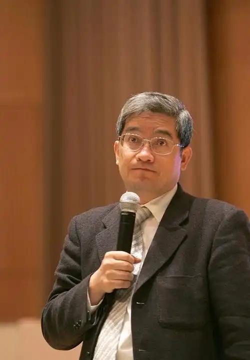 法学界陈枫喊话郎咸平那条微博，我看完直接笑出声。他说：郎咸平，你中文不好，我