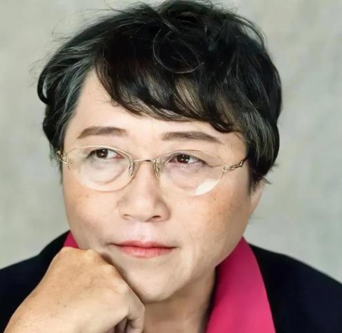 性学专家李银河说："如果你已经50岁左右了，那么你的人生余额已经不多了，如果不