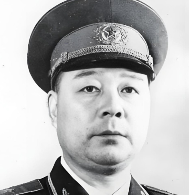 1939年，24岁的八路军副旅长，红着脸去跟一个女排长相亲，谁知，女排长却说：“