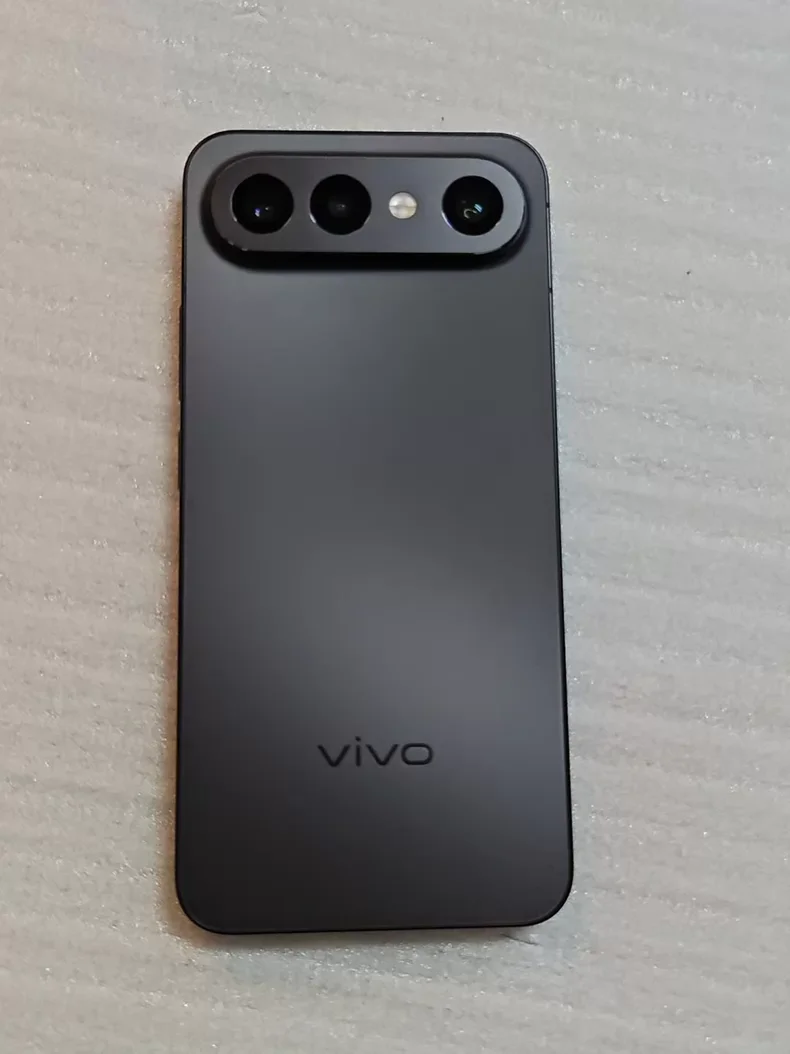 小屏旗舰和小米抢“饭碗”，6500mAh+6.31英