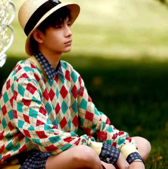 董洁说快养不起儿子了不是夸张，15岁顶顶一年课外班超百万元，马术高尔夫钢琴排满一