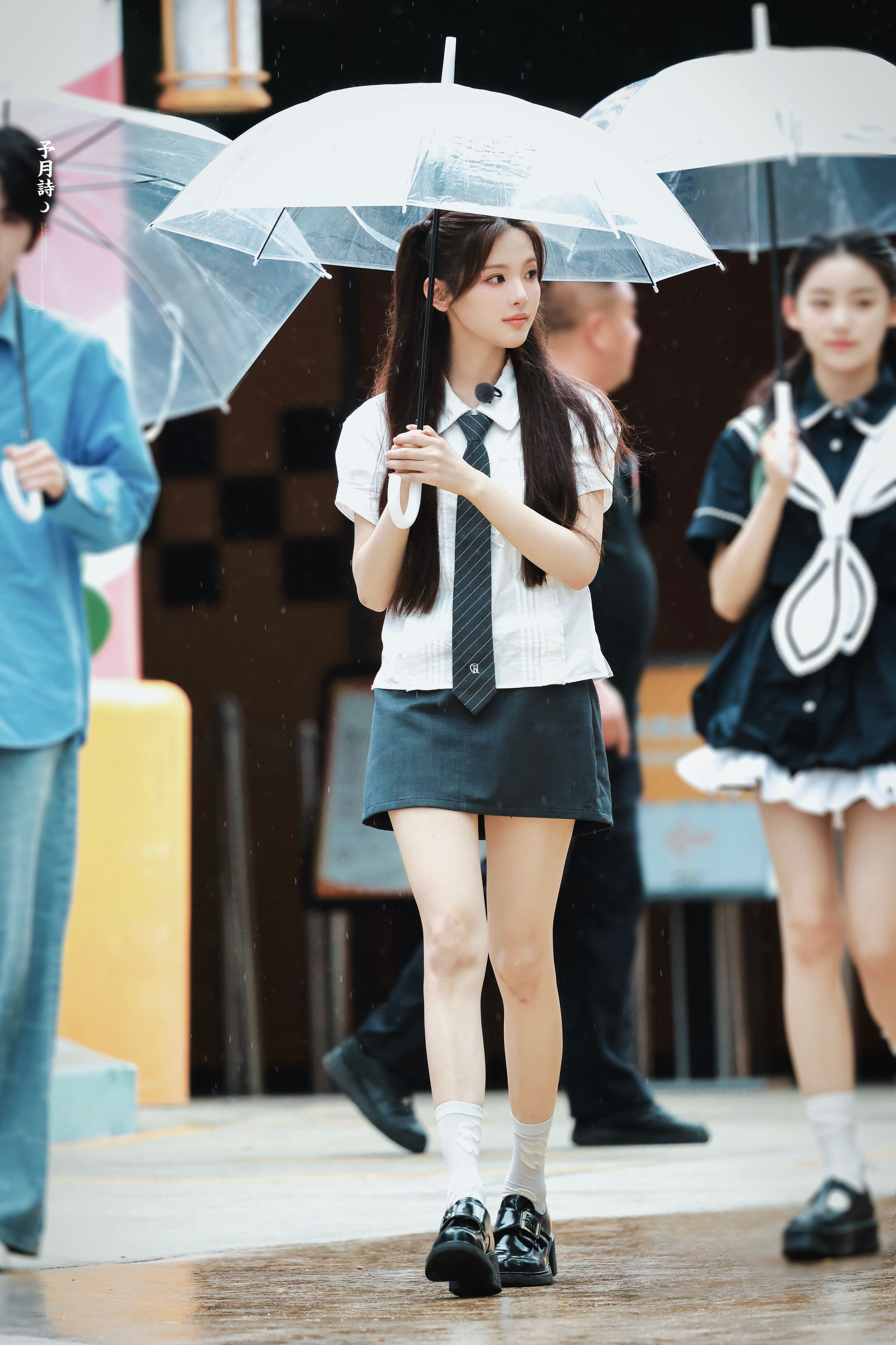 杨超越. 清甜学妹氛围感，软乎乎的少女气质藏不住风情