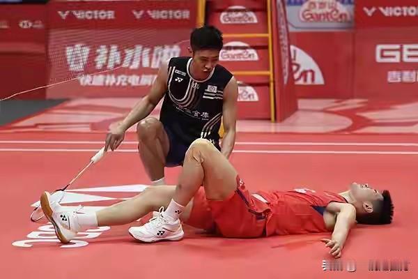 李诗沣的这次世界羽联巡回赛总决赛之旅太悲催了，小组赛连负石宇奇和奈良冈功大，提前