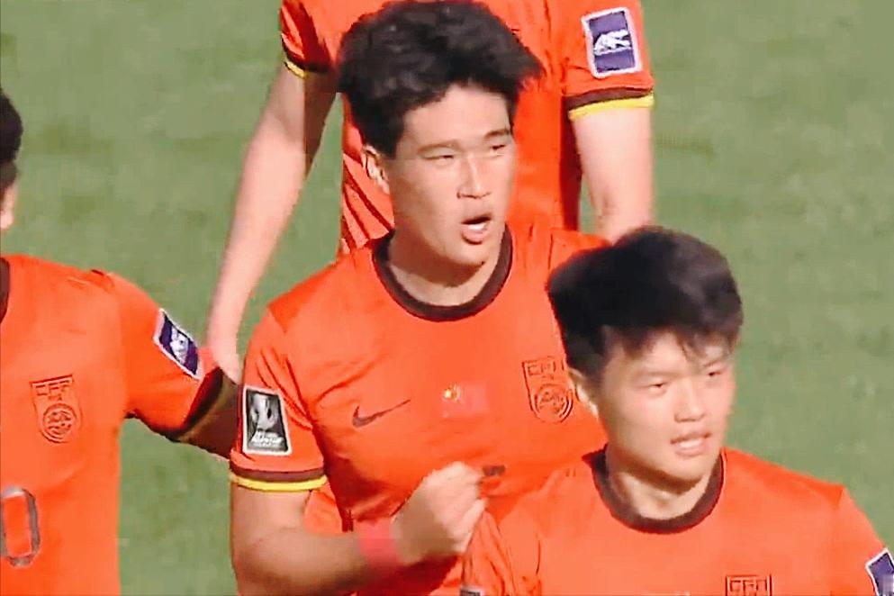 排名第一！中国男足1胜1平积4分，且0失球，更重要的是我们与小组最强的2支球队保