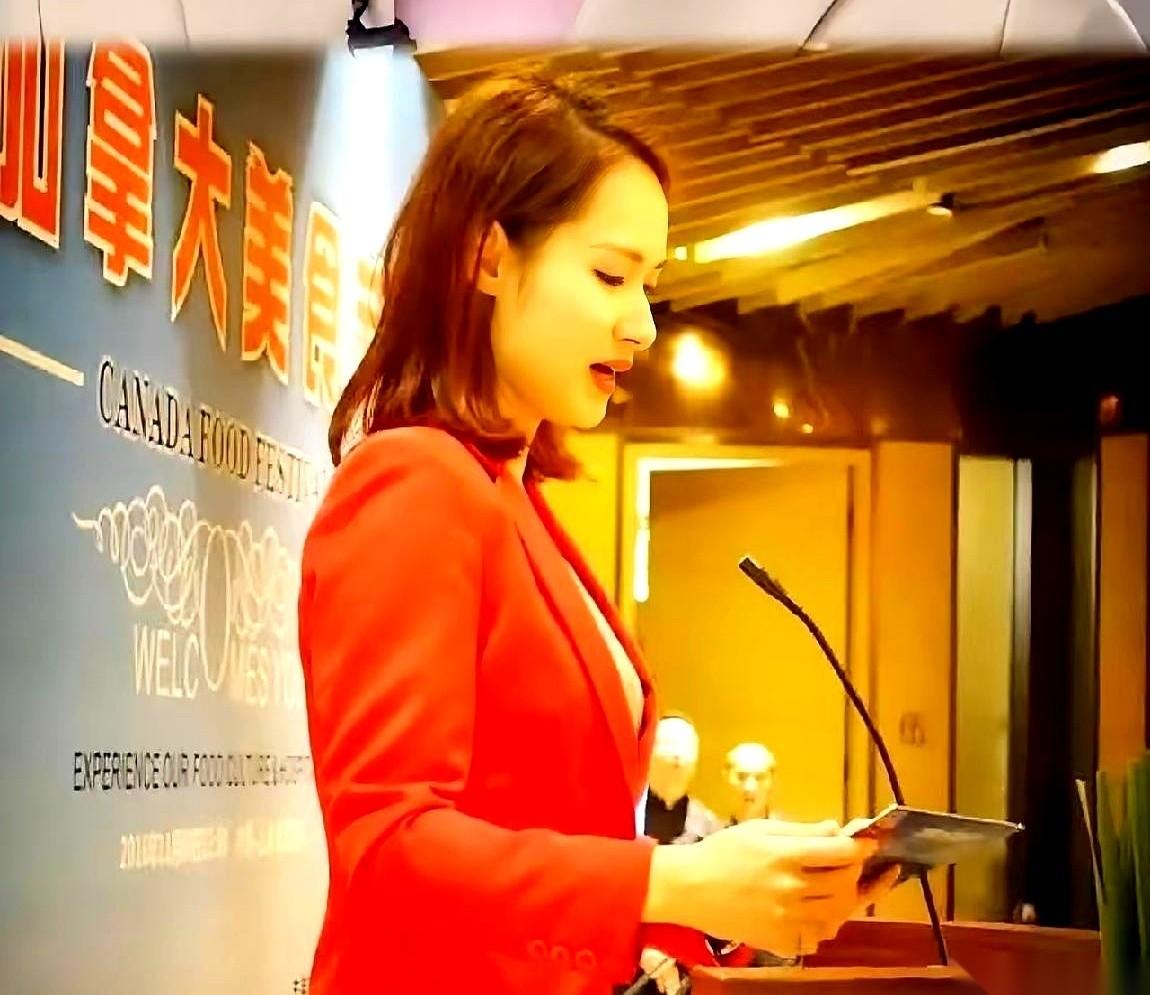 关于上海主持人陈璇那场引发争议的采访，网上的讨伐声已经刷了几万条。但把视角切到另