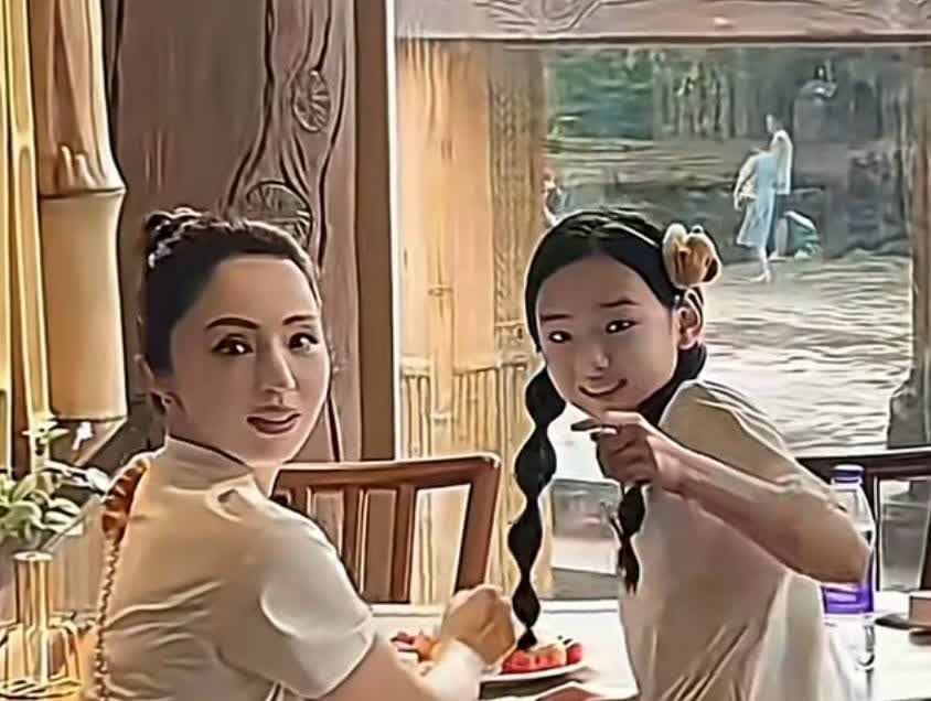 如果董璇生了二胎，张维伊就可以，父凭子贵地入住，董璇在东四环金茂府的豪宅