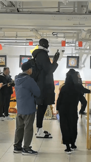 非洲黑人都这么高吗？看起来简直就像是“巨人”一样？外国黑人