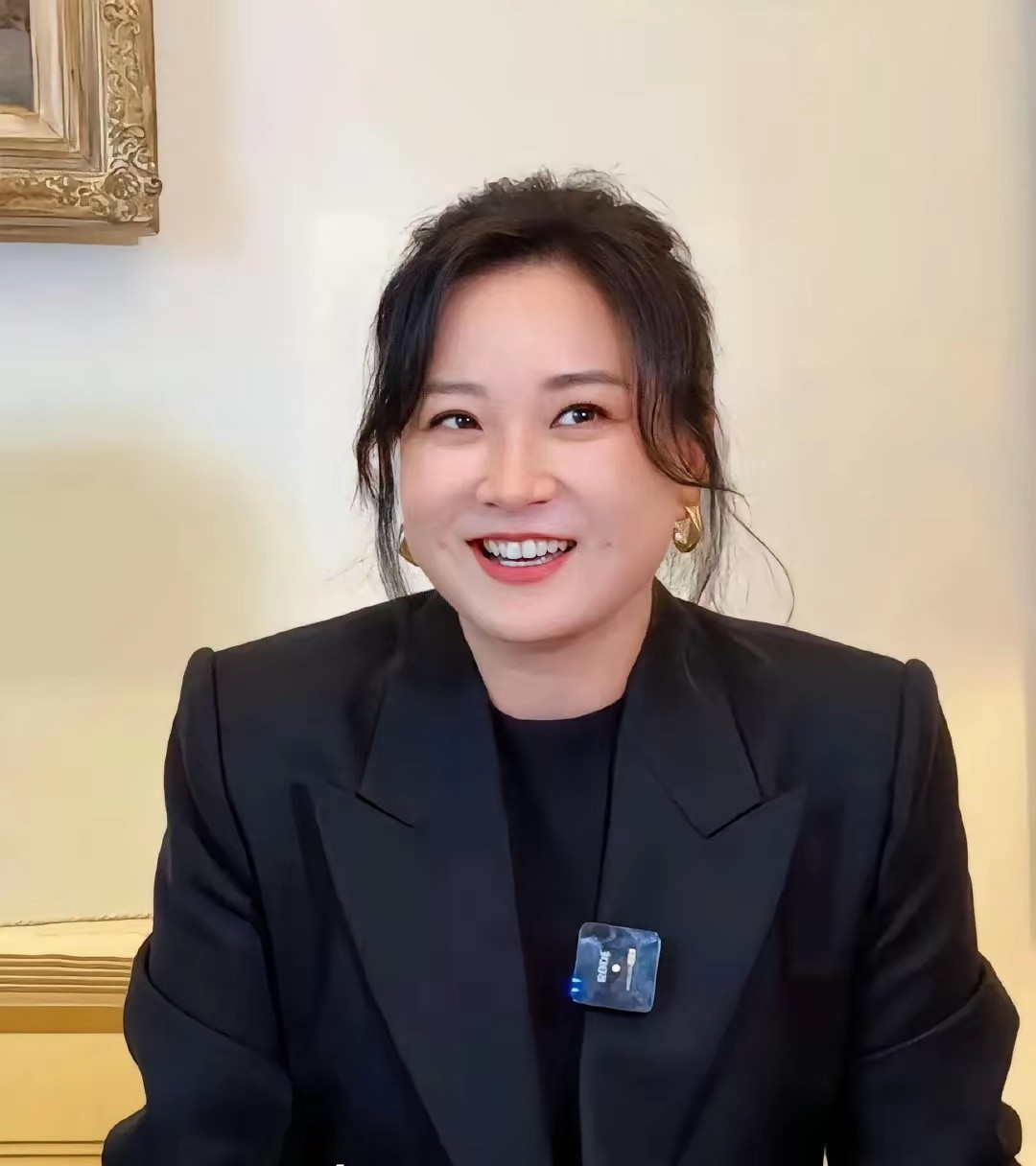 为什么贾玲拍完热辣滚烫后就没消息了？其实她不是“不想出来”，是“不敢出来”。​《转念花开》2025年