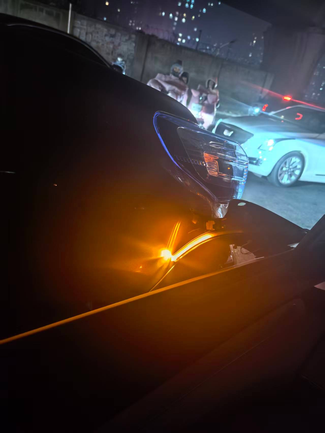 曲哥的S9已经第三次被撞了。每次都是对方全责这次把流媒体后视镜都灭杀了，。。。