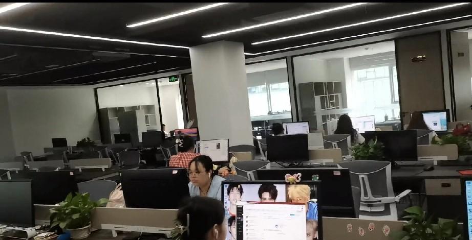 貌似本命年确实不顺[笑着哭]队友7月底从小公司裸辞，然后两周前入职新公司，结果屁股