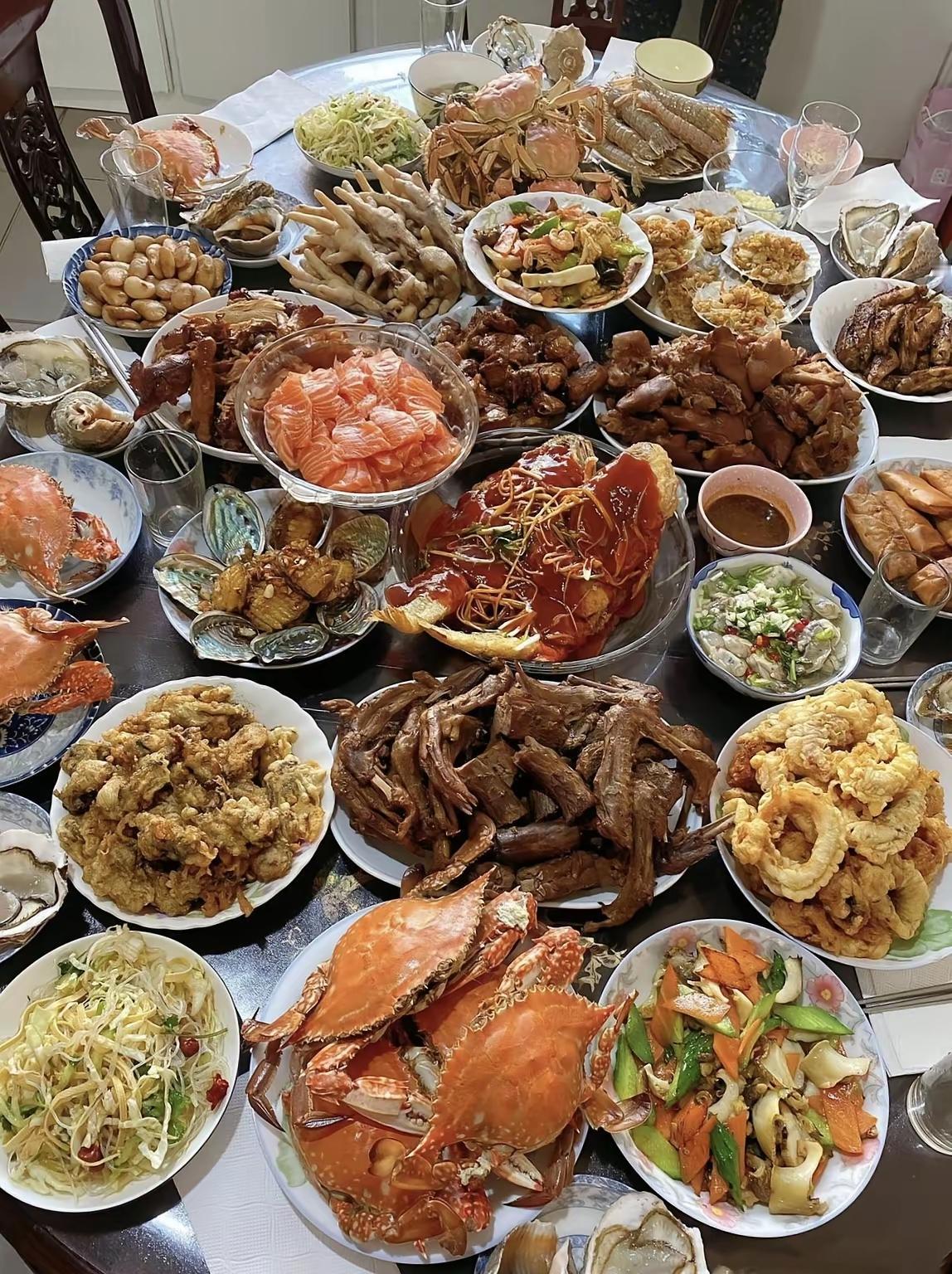 月入多少？才能这样吃喝？