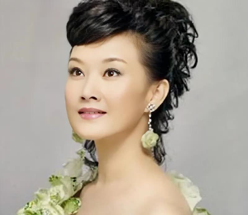 领国务院津贴的四位女歌唱家；都是国之瑰宝！一起来看看吧、1、一、殷秀梅
