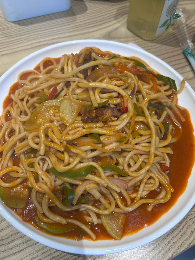 今天中午吃的牛肉面，巨巨巨好吃，推荐
