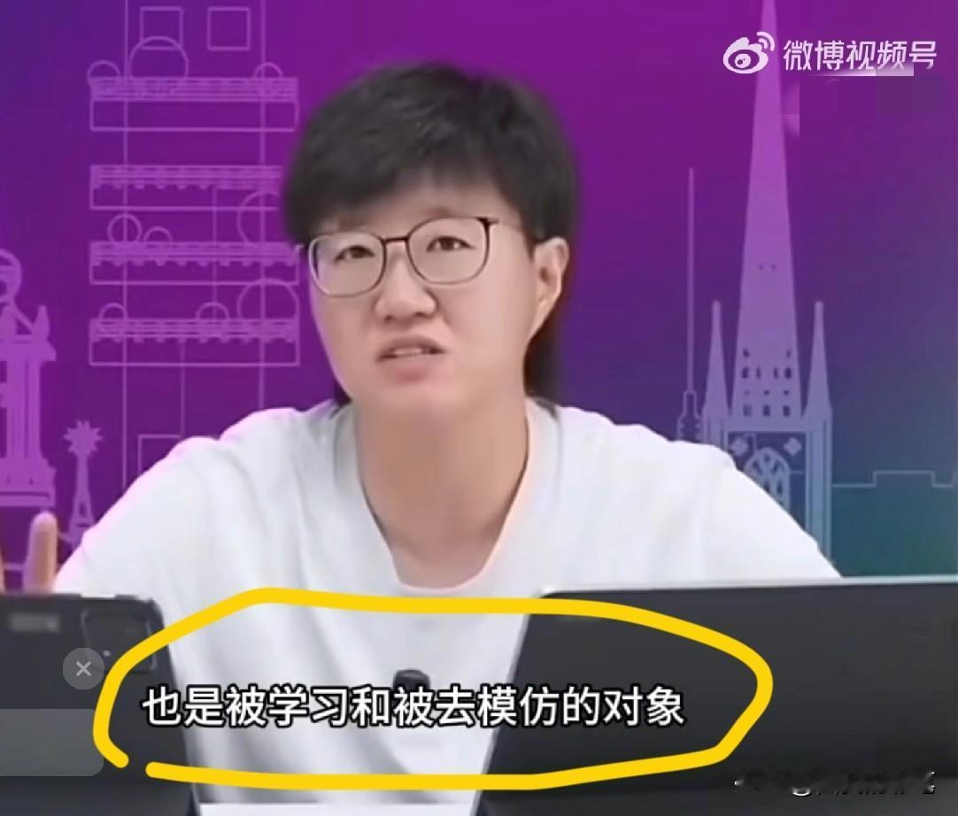 郭焱对孙颖莎的评价非常高，一起进来听听[呲牙笑]听，她毫不吝啬地用了“教科书般”