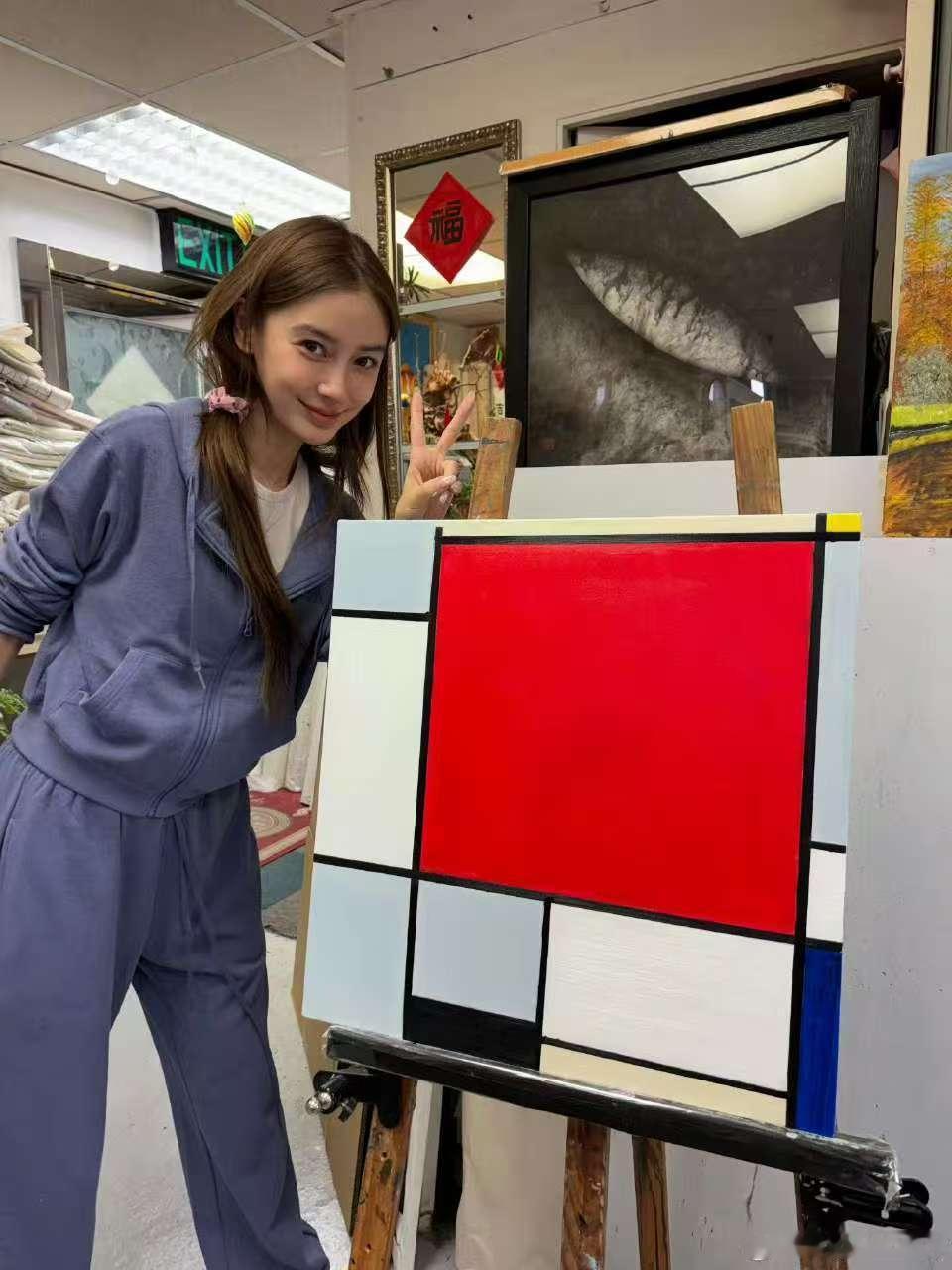 Angelababy晒几何抽象画Angelababy模仿蒙德里安画作Angela