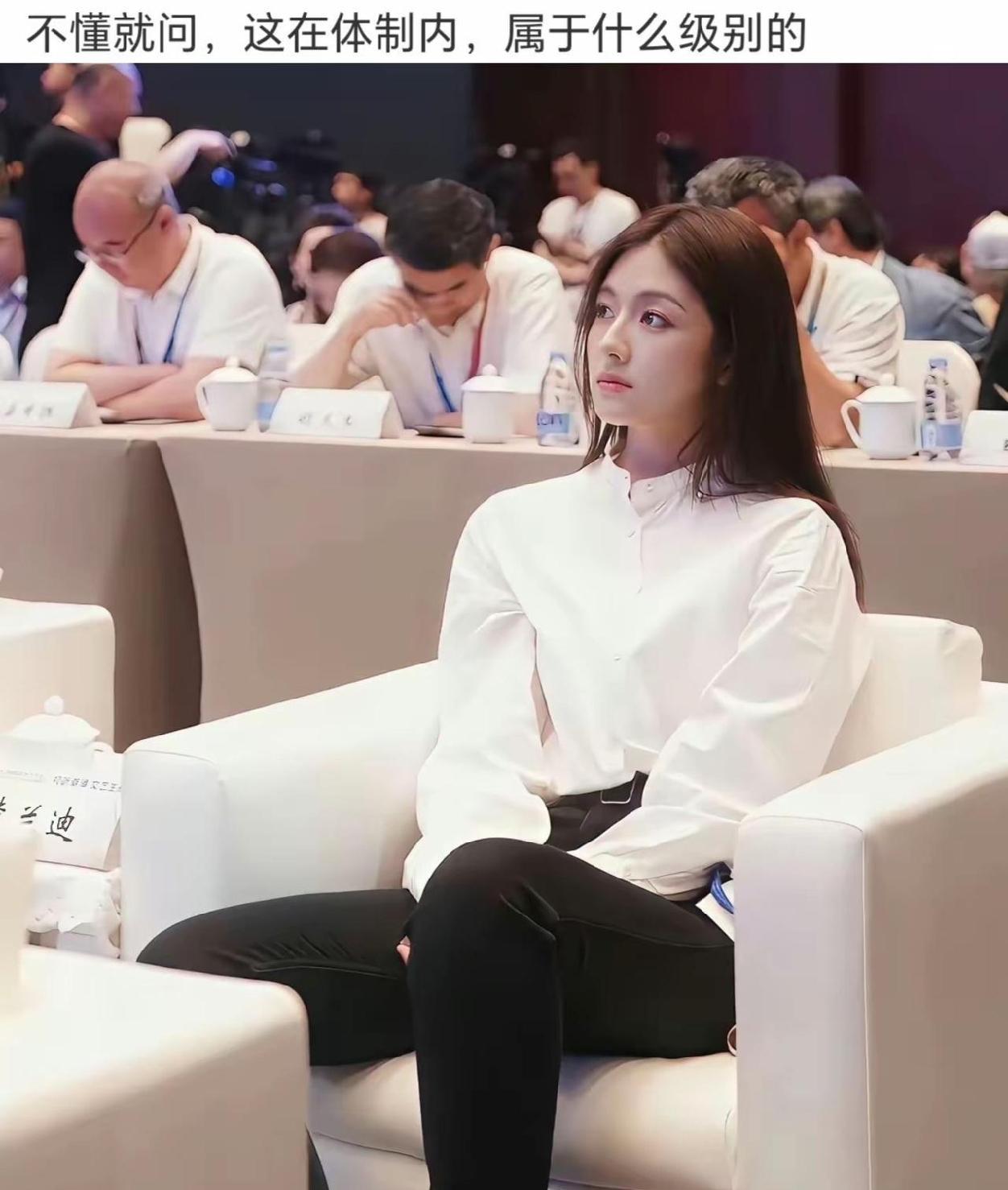 李兰迪给人的感觉就是一个很干净，很清澈，很清纯的女孩子。长相这一块还是比较完美的