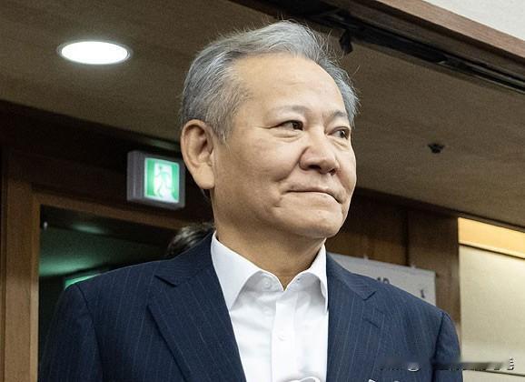 12日韩国首尔中央地方法院就12·3非常戒严相关案件开庭，前行政安全部长官李相旼