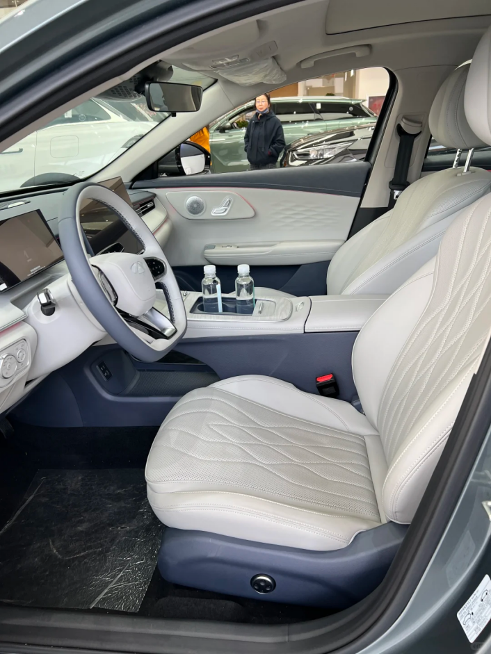 十万左右性价比高的车，新手也能轻松开奇瑞风云A8L