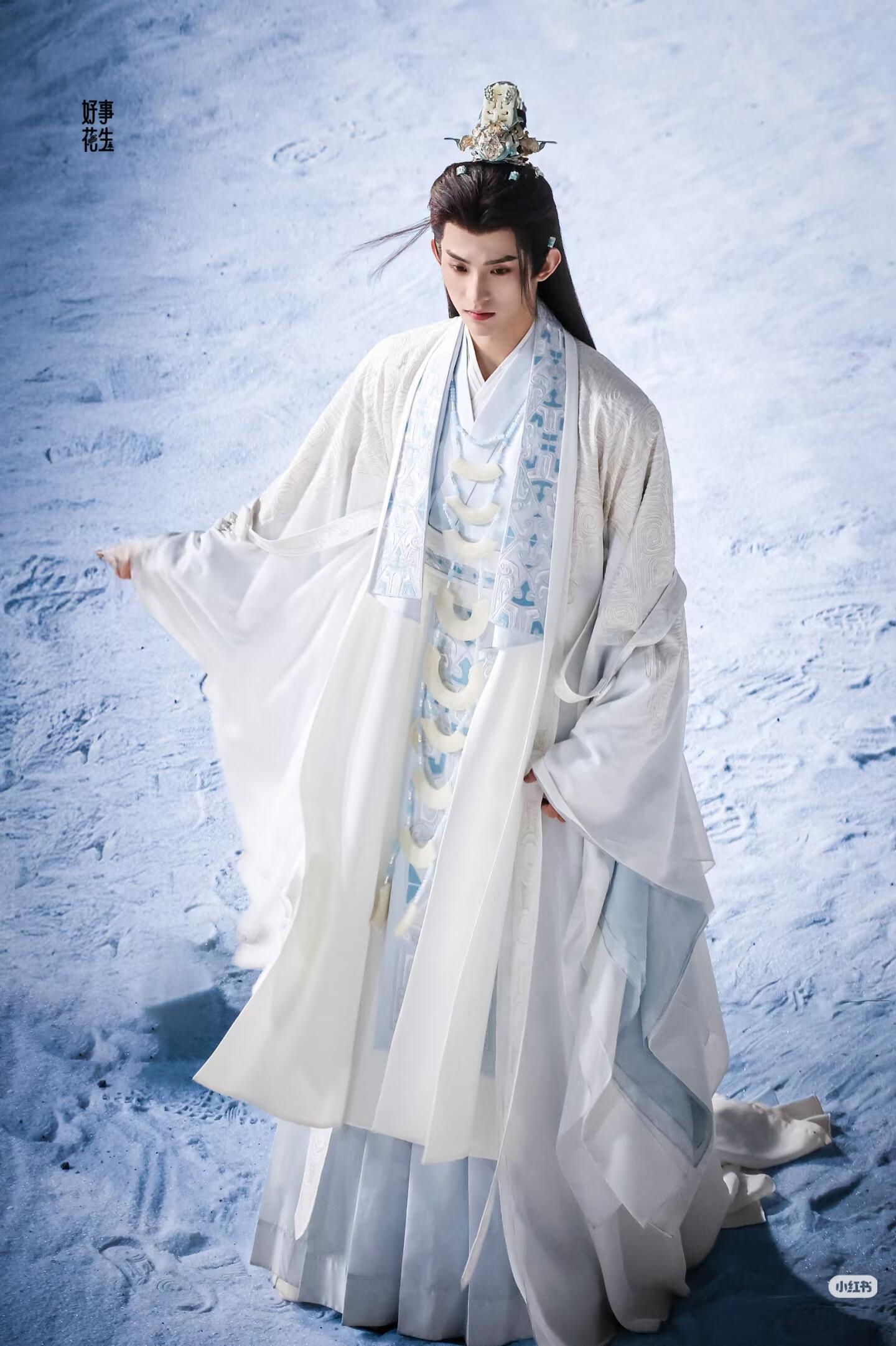 常华森这个赛季强的可怕他是《水龙吟》里那位只可远观的碧落宫主,清冷疏离的气质扑
