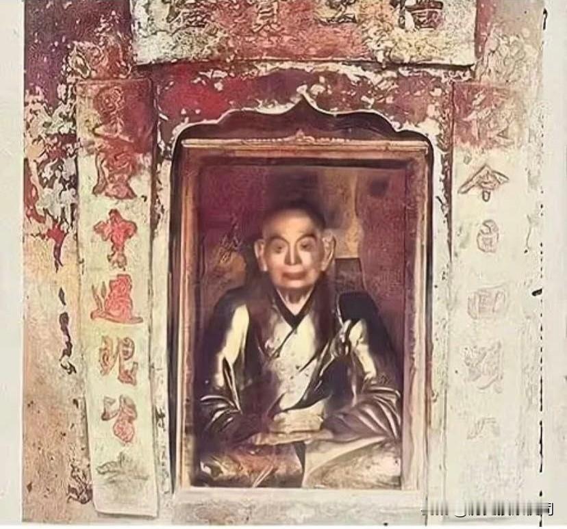 张居正的先祖，是跟随朱元璋的一个小兵；张居正的曾孙张同敞，是明末抗击清军的名士。