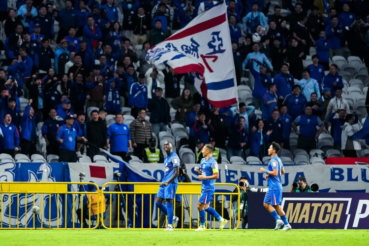 沪媒: 申花争冠被动根源不仅在于实力的细微差距, 更暴露经验短板