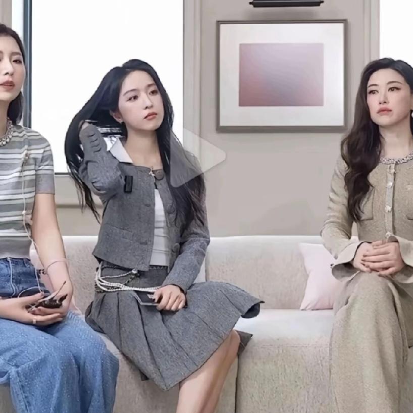 翁青雅和朱珠的这段视频看了，说白了就是外行人采访专业演员+主持人的既视感，一下