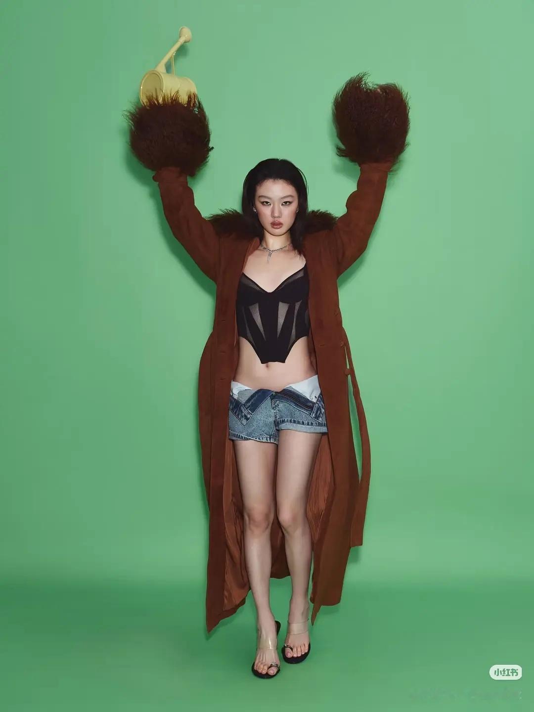 看看单依纯的时尚表现力