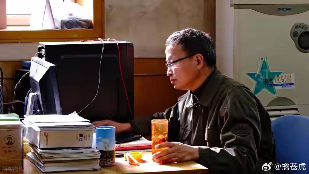 人到中年，熬过低谷最简单的活法人到中年，扛着家庭与工作双重压力，最难熬的便是低谷