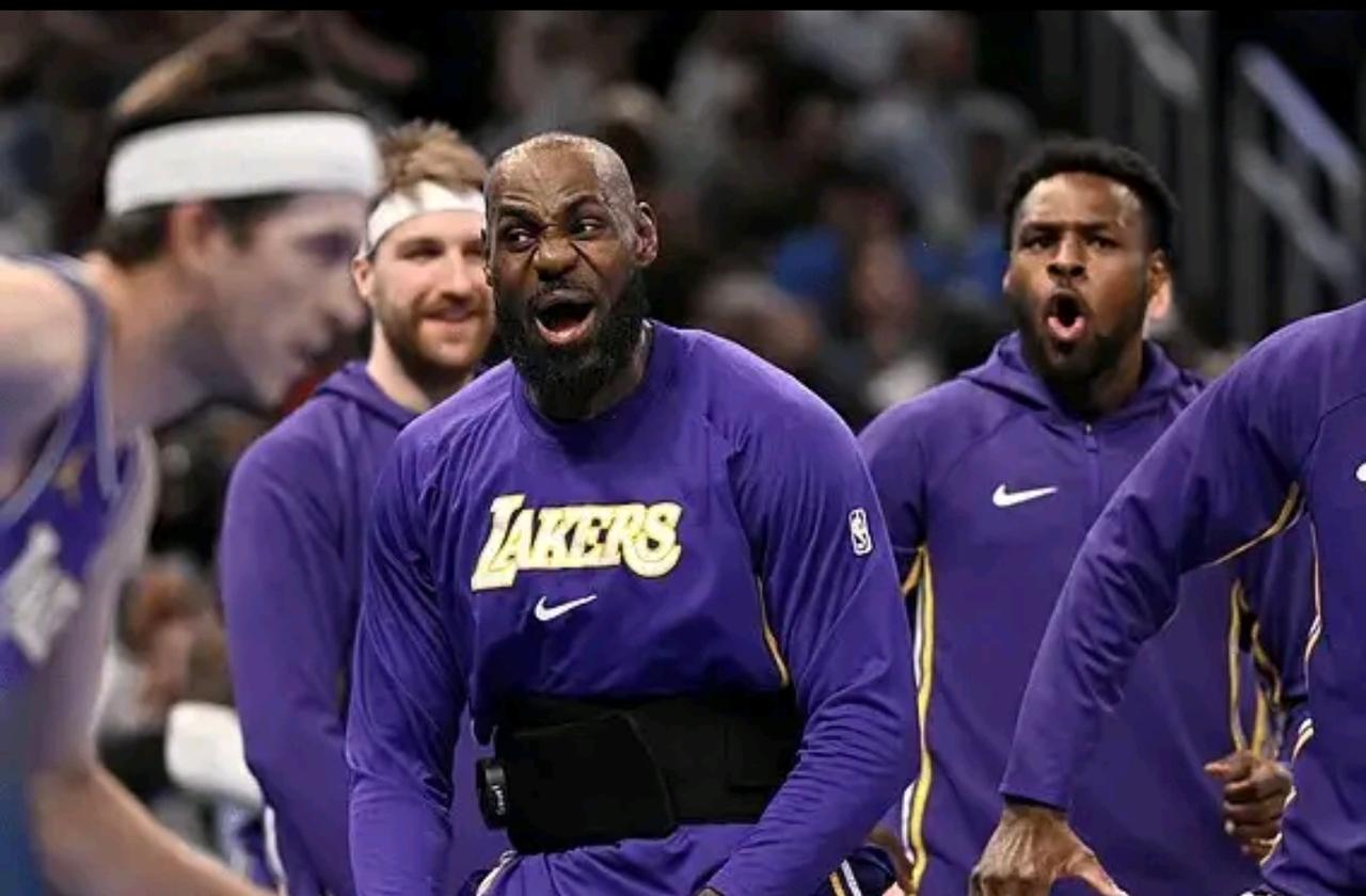 这不是天灾，是人祸！湖人这赛季彻底毁了真的忍无可忍了，别再拿伤病当借口，这根