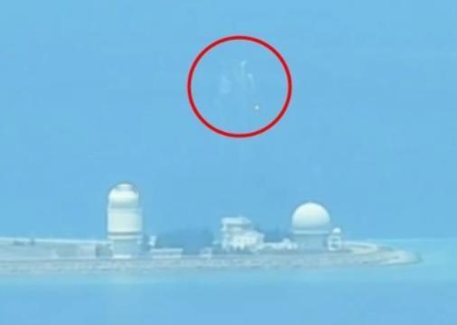 菲律宾公然挑衅，解放军果断“开火”。菲律宾海岸防卫队周四（9日）宣称，其辖下飞