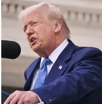 伊朗硬扛美国没倒下，打穿的不是防线，而是霸权的恐惧滤镜美国在中东又一次挥拳，本