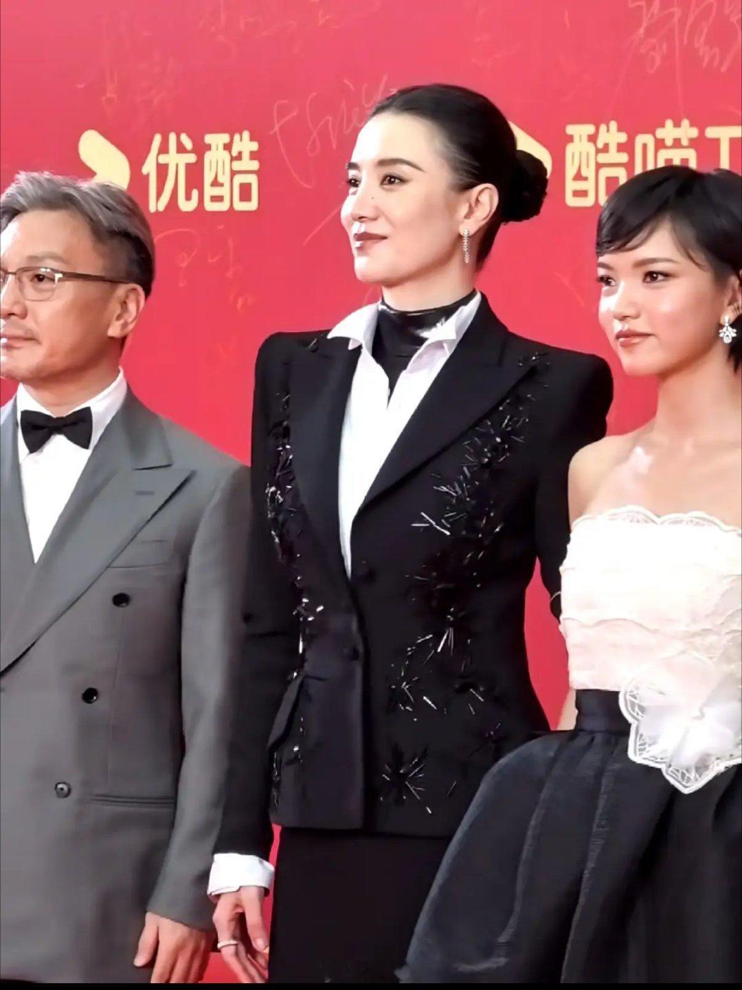 无论宋佳是否能获得飞天视后，她都会是最从容的那个人，因为她每次发言都很有水准她是