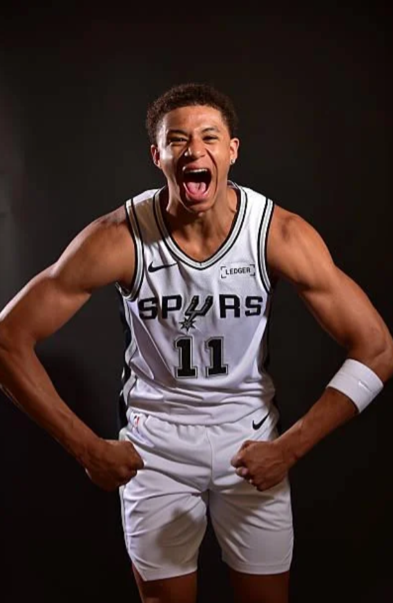 卡特布莱恩特的成长是飞速的，而他的进步让马刺在战术上有了更多可以丰富的地方。