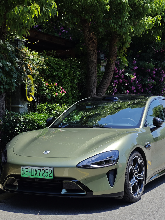 我与小米SU7的美好邂逅这是一个最有少年感的车，这是一个现象级的产品，好开好玩