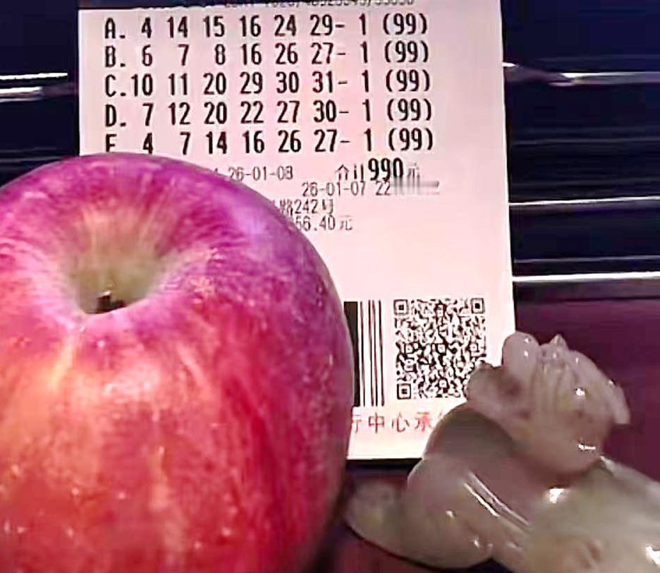 今夜，双色球第26004期开奖将如期而至，“99倍哥”再度亮相，风采依旧。红球延