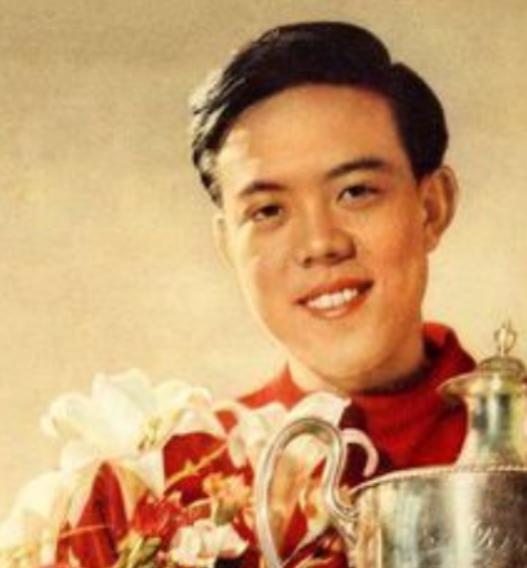 1968年6月21日早上，容国团的尸体在一棵树下被人发现。在他的上衣口袋中，有一